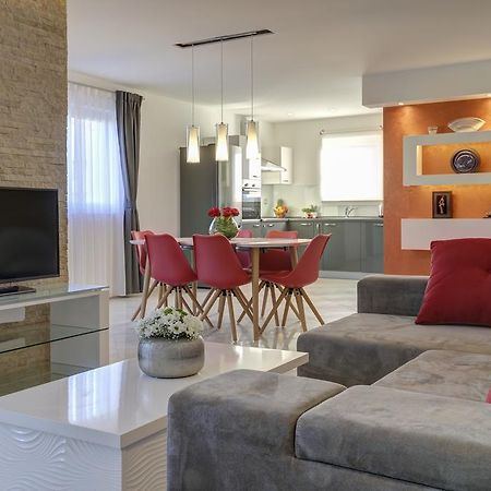 Viras Luxury Holiday Premantura Exteriör bild