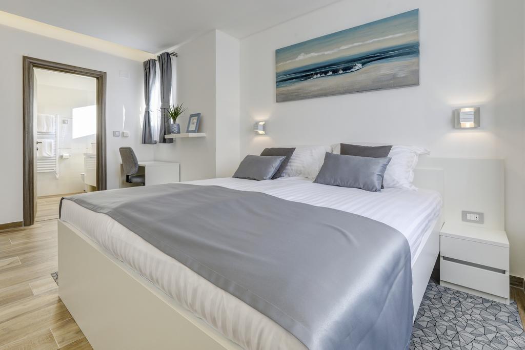 Viras Luxury Holiday Premantura Exteriör bild