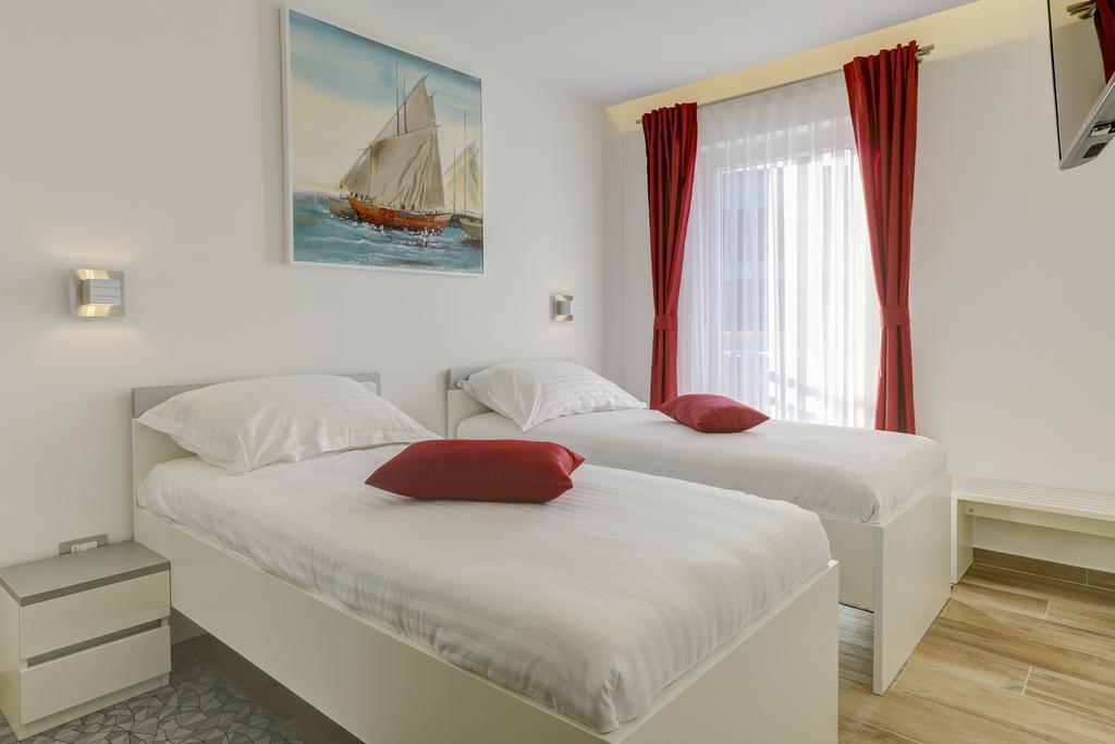 Viras Luxury Holiday Premantura Exteriör bild