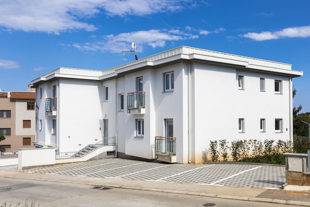 Viras Luxury Holiday Premantura Exteriör bild