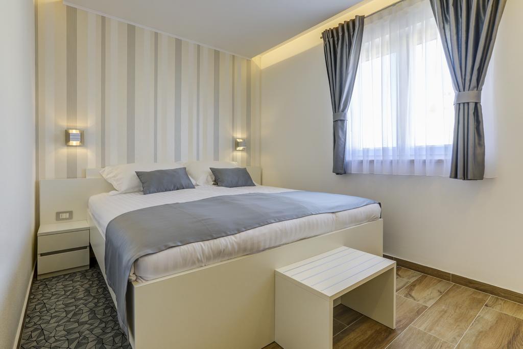 Viras Luxury Holiday Premantura Exteriör bild