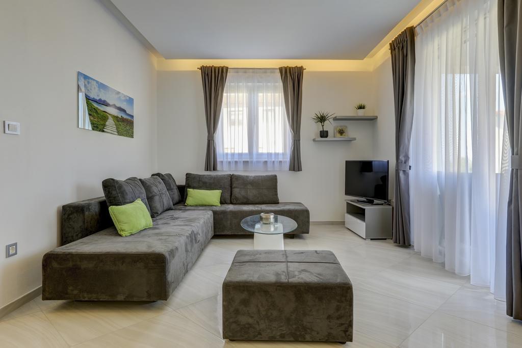 Viras Luxury Holiday Premantura Exteriör bild