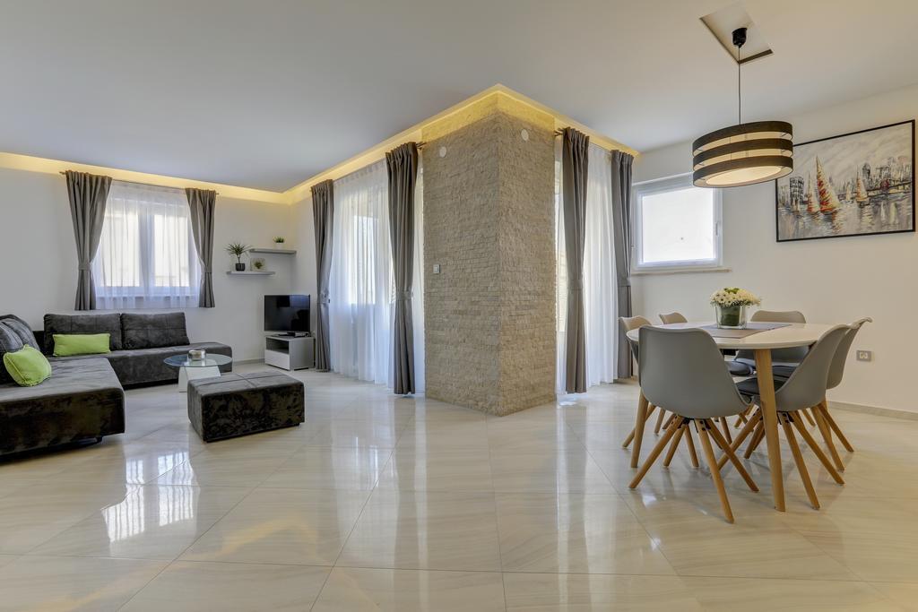 Viras Luxury Holiday Premantura Exteriör bild